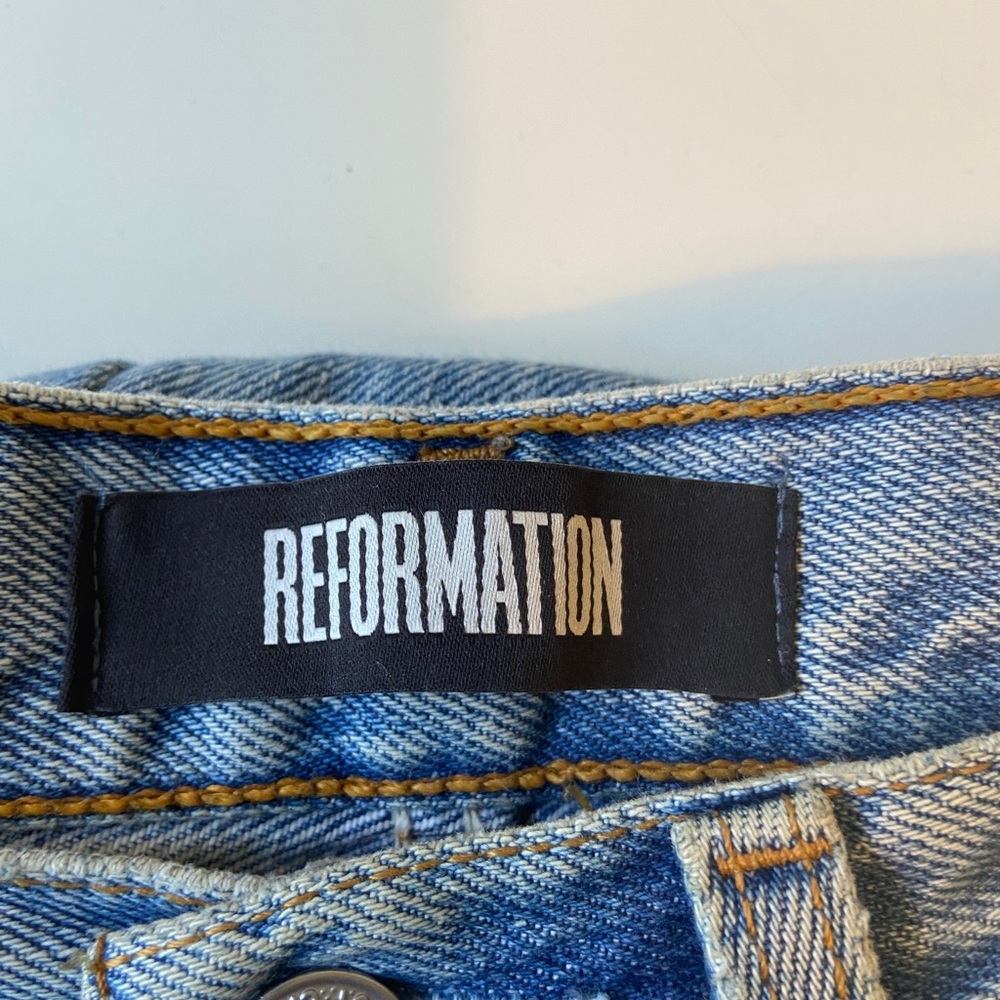 Reformation
Blue Restored Vintage Levi's Slim Relaxed Fit Jeans
Size: US 25-26 - Picture 5 of 7
